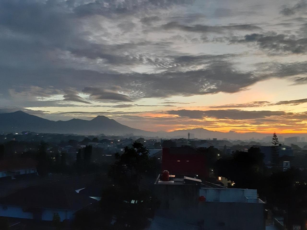 Temmu Co-Living Hostel Bandung Buitenkant foto