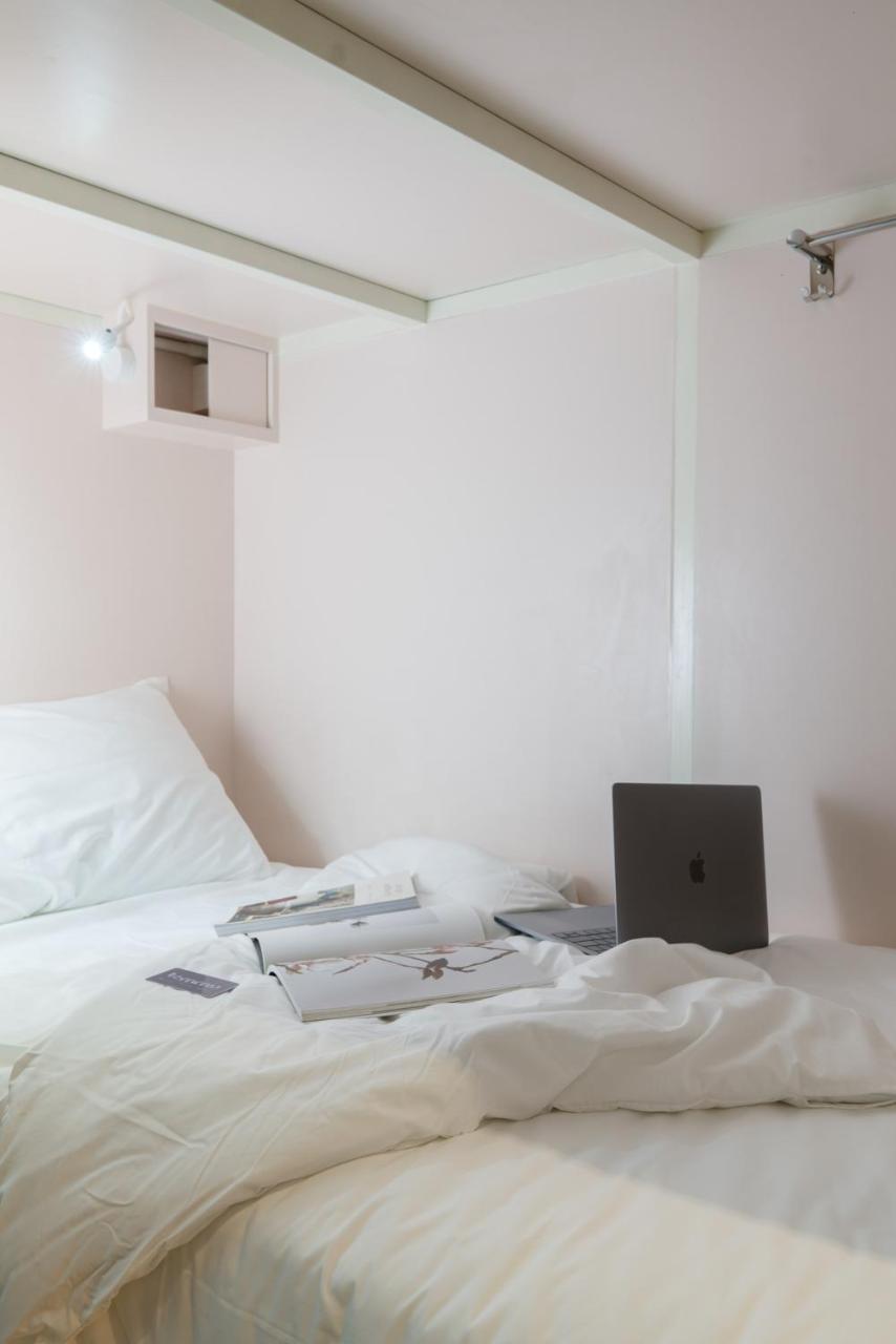 Temmu Co-Living Hostel Bandung Buitenkant foto