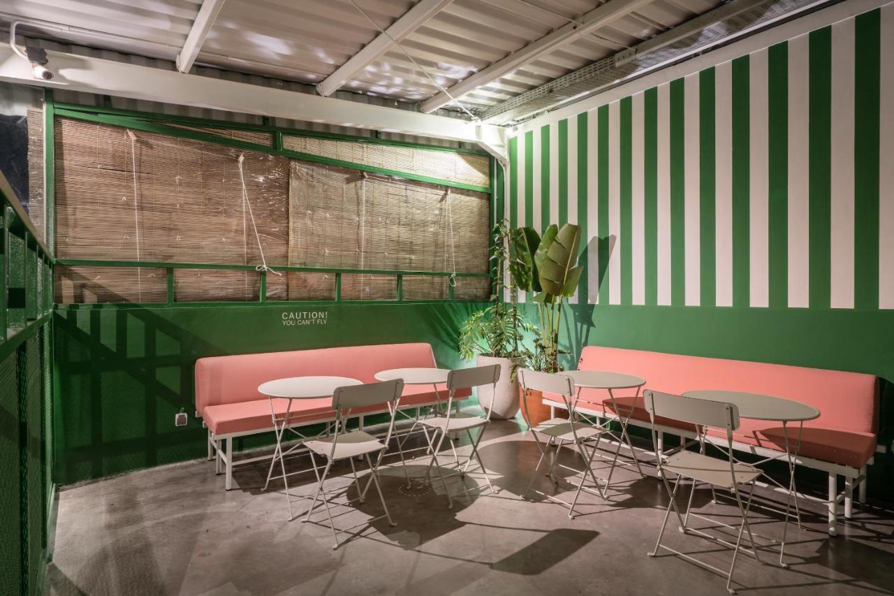 Temmu Co-Living Hostel Bandung Buitenkant foto